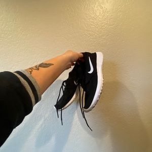 Nike sock fit casual athletic shoe ! Size 6.5!